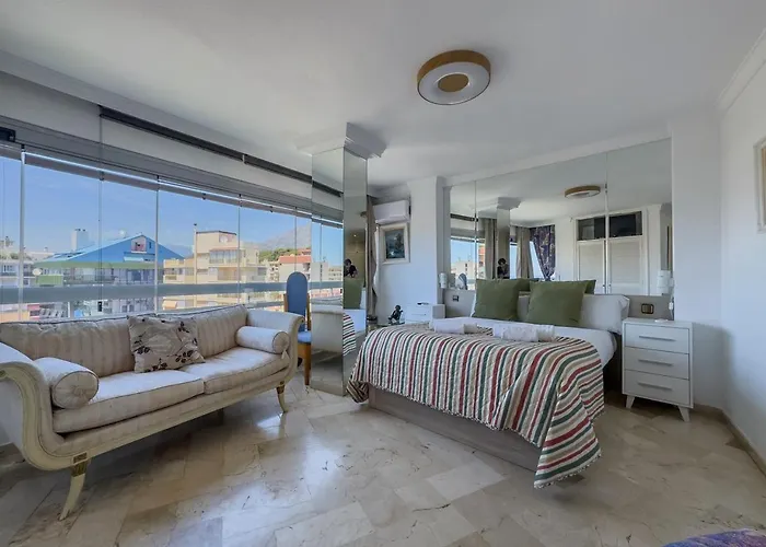 Parque Three Bedroom Apartment Marbella